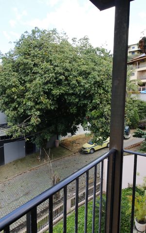 Casa de condomínio para alugar com 371m², 4 quartos e 4 vagasVaranda do quarto 3