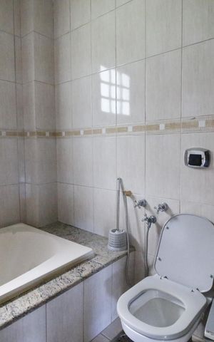 Casa de condomínio para alugar com 371m², 4 quartos e 4 vagasBanheiro da Suíte 4