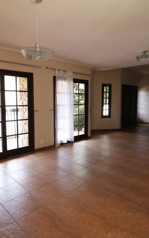 Casa de condomínio para alugar com 371m², 4 quartos e 4 vagasSala