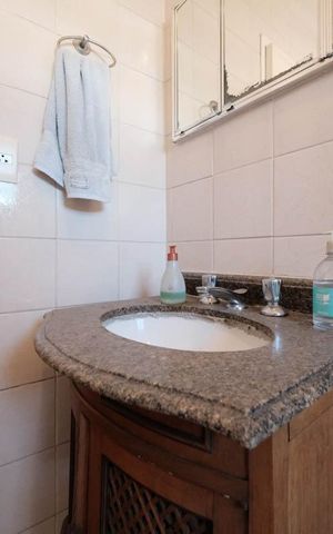Casa à venda com 83m², 4 quartos e 1 vagaBanheiro