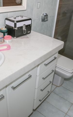 Casa à venda com 300m², 3 quartos e 2 vagas Casa à venda com 300m², 3 quartos e 2 vagasBanheiro Social