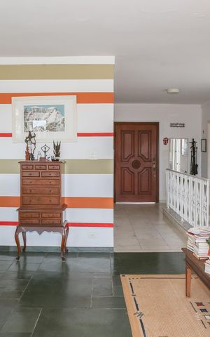 Casa à venda com 300m², 3 quartos e 2 vagas Casa à venda com 300m², 3 quartos e 2 vagasSala
