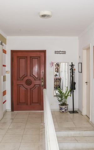 Casa à venda com 300m², 3 quartos e 2 vagas Casa à venda com 300m², 3 quartos e 2 vagasEntrada