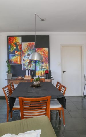 Casa à venda com 300m², 3 quartos e 2 vagas Casa à venda com 300m², 3 quartos e 2 vagasSala
