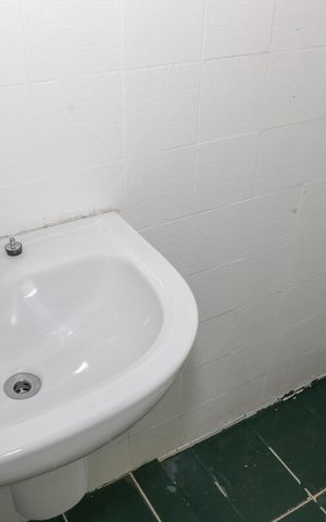 Casa à venda com 300m², 3 quartos e 2 vagas Casa à venda com 300m², 3 quartos e 2 vagasQuarto e Banheiro de Serviço