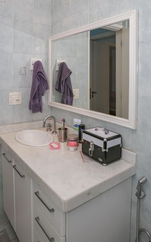 Casa à venda com 300m², 3 quartos e 2 vagas Casa à venda com 300m², 3 quartos e 2 vagasBanheiro Social