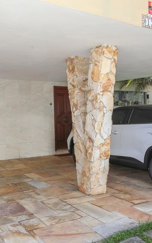 Casa à venda com 300m², 3 quartos e 2 vagas Casa à venda com 300m², 3 quartos e 2 vagasGaragem