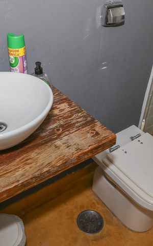 Casa à venda com 300m², 3 quartos e 2 vagas Casa à venda com 300m², 3 quartos e 2 vagasBanheiro do Salão