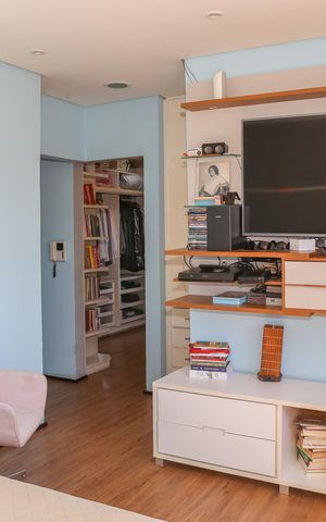 Casa à venda com 300m², 3 quartos e 2 vagas Casa à venda com 300m², 3 quartos e 2 vagasSuíte