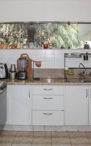 Casa à venda com 300m², 3 quartos e 2 vagas Casa à venda com 300m², 3 quartos e 2 vagasCozinha