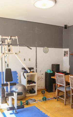 Casa à venda com 300m², 3 quartos e 2 vagas Casa à venda com 300m², 3 quartos e 2 vagasSalão