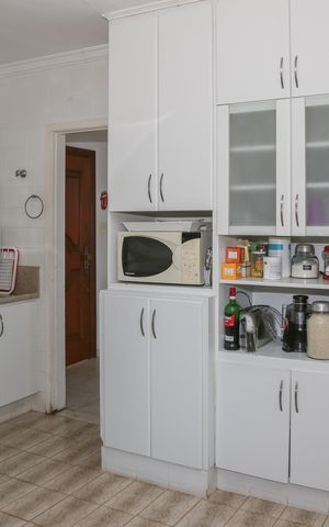 Casa à venda com 300m², 3 quartos e 2 vagas Casa à venda com 300m², 3 quartos e 2 vagasCozinha