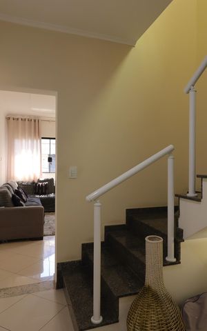 Casa à venda com 234m², 3 quartos e 2 vagasCorredor do primeiro piso