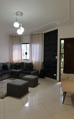 Casa à venda com 234m², 3 quartos e 2 vagasSala