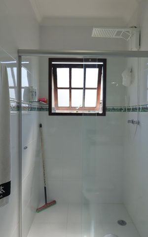 Casa à venda com 234m², 3 quartos e 2 vagasBanheiro da Suíte