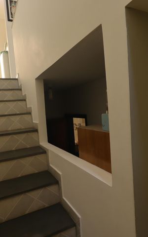 Casa à venda com 234m², 3 quartos e 2 vagasEscada para garagem