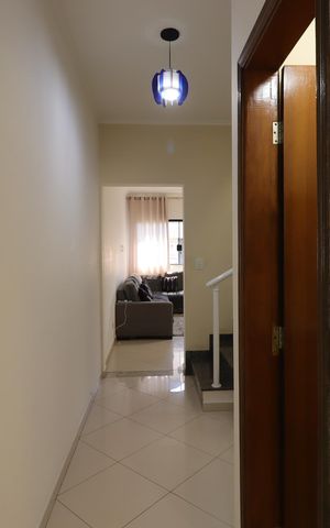 Casa à venda com 234m², 3 quartos e 2 vagasCorredor do primeiro piso