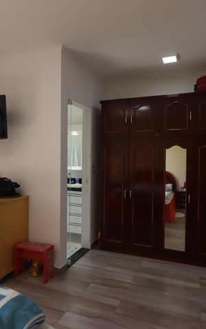 Casa à venda com 234m², 3 quartos e 2 vagasSuíte