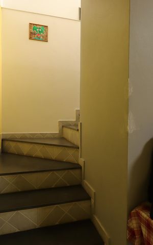 Casa à venda com 234m², 3 quartos e 2 vagasEscada para garagem