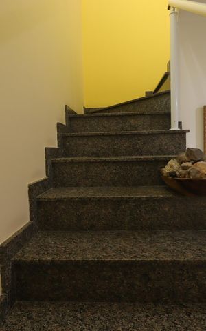 Casa à venda com 234m², 3 quartos e 2 vagasEscada