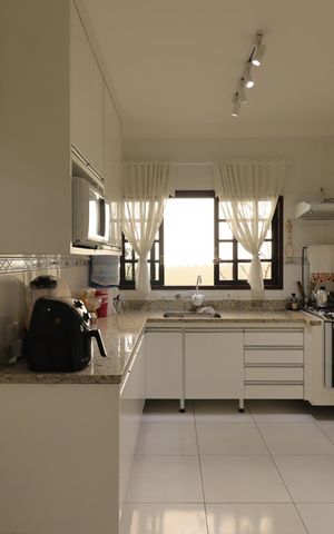 Casa à venda com 234m², 3 quartos e 2 vagasCozinha