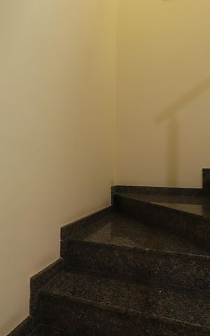 Casa à venda com 234m², 3 quartos e 2 vagasEscada