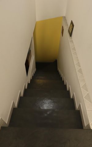 Casa à venda com 234m², 3 quartos e 2 vagasEscada para garagem