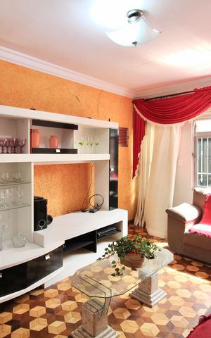 Casa à venda com 100m², 3 quartos e 2 vagas Casa à venda com 100m², 3 quartos e 2 vagasSala