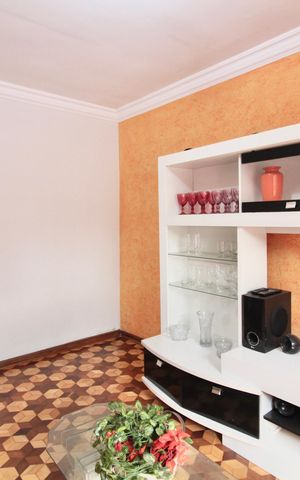 Casa à venda com 100m², 3 quartos e 2 vagas Casa à venda com 100m², 3 quartos e 2 vagasSala
