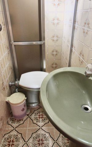 Casa à venda com 100m², 3 quartos e 2 vagas Casa à venda com 100m², 3 quartos e 2 vagasBanheiro da suíte 1