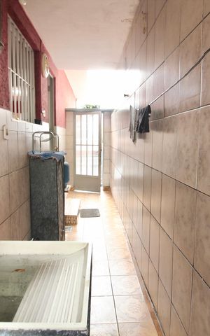Casa à venda com 100m², 3 quartos e 2 vagas Casa à venda com 100m², 3 quartos e 2 vagasÁrea de serviço