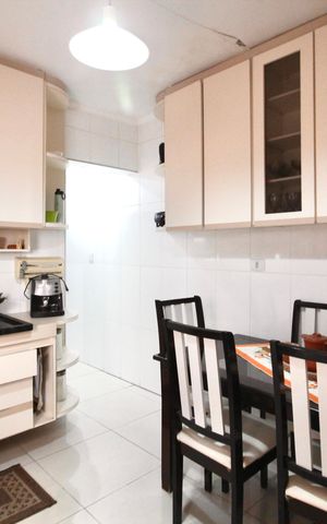Casa à venda com 100m², 3 quartos e 2 vagas Casa à venda com 100m², 3 quartos e 2 vagasCozinha
