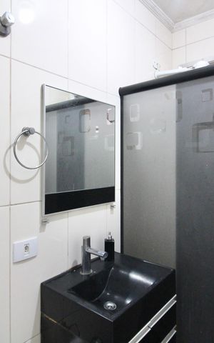 Casa à venda com 100m², 3 quartos e 2 vagas Casa à venda com 100m², 3 quartos e 2 vagasBanheiro 1