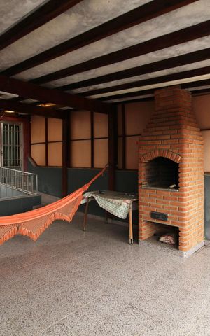 Casa à venda com 100m², 3 quartos e 2 vagas Casa à venda com 100m², 3 quartos e 2 vagasÁrea gourmet