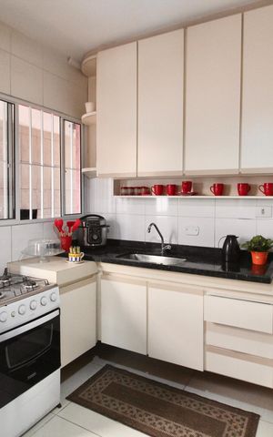 Casa à venda com 100m², 3 quartos e 2 vagas Casa à venda com 100m², 3 quartos e 2 vagasCozinha