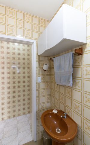 Casa à venda com 206m², 3 quartos e 3 vagas Casa à venda com 206m², 3 quartos e 3 vagasBanheiro da Edícula