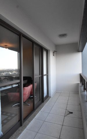 Apartamento para alugar com 249m², 3 quartos e 2 vagasSacada da Sala