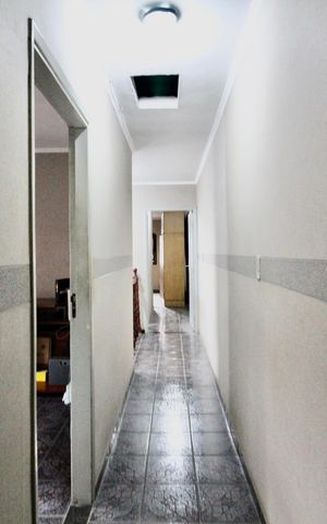 Casa para alugar com 175m², 4 quartos e 2 vagas Casa para alugar com 175m², 4 quartos e 2 vagasCorredor