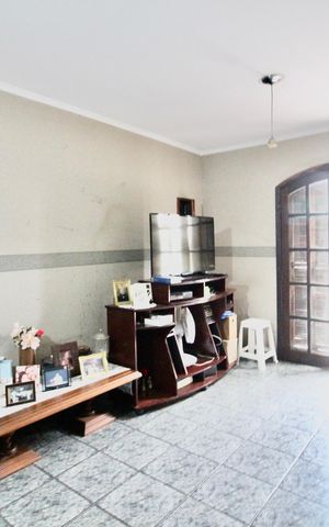 Casa para alugar com 175m², 4 quartos e 2 vagas Casa para alugar com 175m², 4 quartos e 2 vagasSala