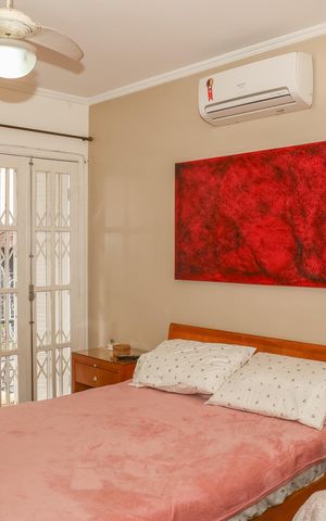 Casa à venda com 219m², 3 quartos e 2 vagas Casa à venda com 219m², 3 quartos e 2 vagasSuíte