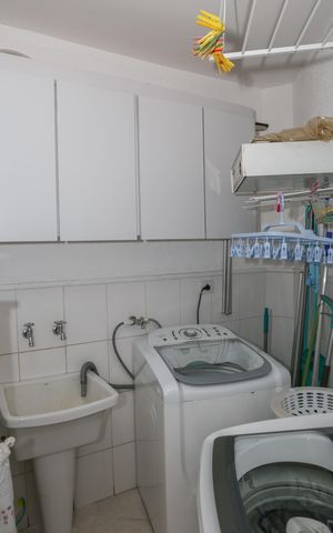 Casa à venda com 219m², 3 quartos e 2 vagas Casa à venda com 219m², 3 quartos e 2 vagasÁrea de Serviço
