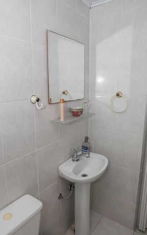 Casa à venda com 219m², 3 quartos e 2 vagas Casa à venda com 219m², 3 quartos e 2 vagasBanheiro