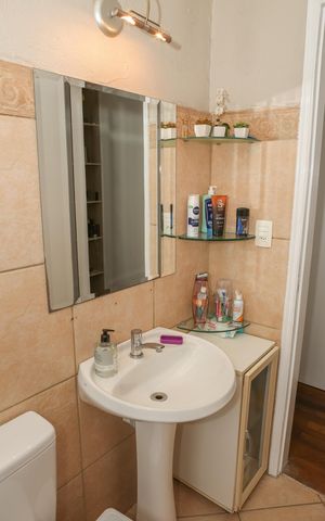 Casa à venda com 219m², 3 quartos e 2 vagas Casa à venda com 219m², 3 quartos e 2 vagasBanheiro da Suíte