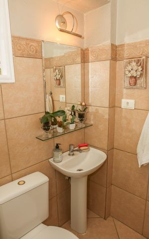 Casa à venda com 219m², 3 quartos e 2 vagas Casa à venda com 219m², 3 quartos e 2 vagasBanheiro Social