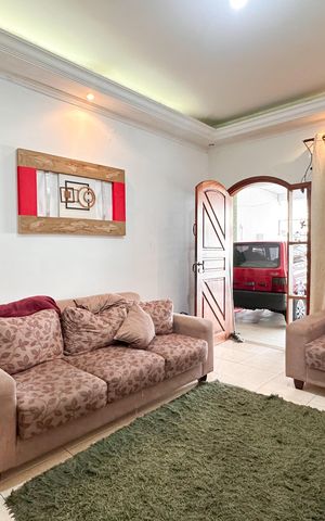 Casa à venda com 250m², 6 quartos e 2 vagasSala
