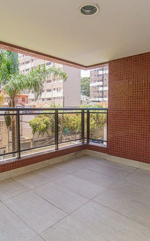 Apartamento à venda com 208m², 4 quartos e 4 vagas Apartamento à venda com 208m², 4 quartos e 4 vagasVaranda