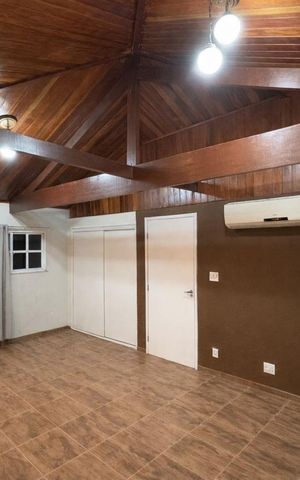 Casa de condomínio à venda com 500m², 5 quartos e 3 vagas Casa de condomínio à venda com 500m², 5 quartos e 3 vagasQuarto