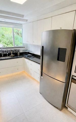 Casa de condomínio à venda com 500m², 5 quartos e 3 vagas Casa de condomínio à venda com 500m², 5 quartos e 3 vagasCozinha