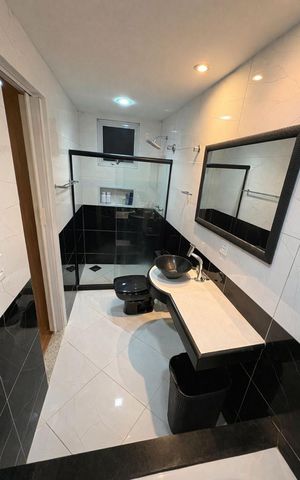 Casa de condomínio à venda com 500m², 5 quartos e 3 vagas Casa de condomínio à venda com 500m², 5 quartos e 3 vagasBanheiro