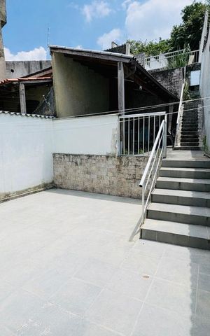 Casa de condomínio à venda com 500m², 5 quartos e 3 vagas Casa de condomínio à venda com 500m², 5 quartos e 3 vagasÁrea externa